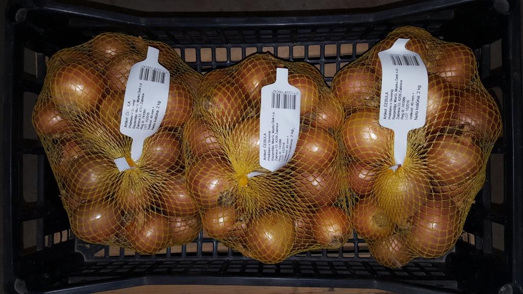 Dobava, dostava, predelava mladega olupljenega krompirja - čebula 01