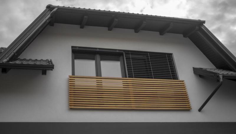 KAKO POTEKA MONTAŽA LESENE OGRAJE