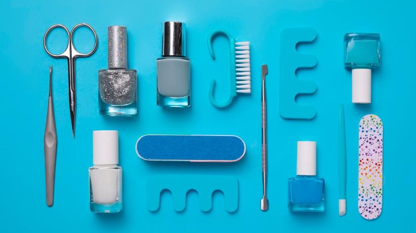 Pribor za pedikuro zagotovi kakovostno nego nohtov